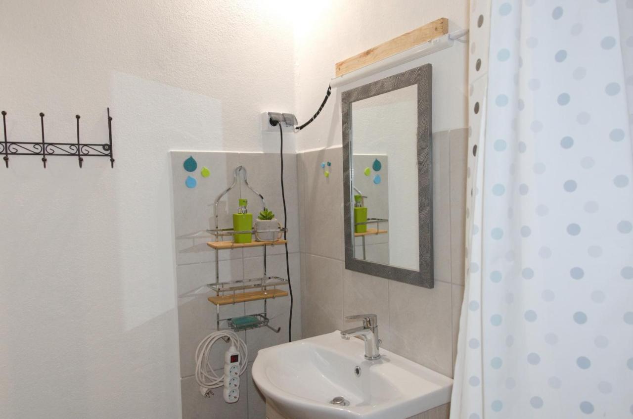 Green Dot Home Сомбатхей Экстерьер фото